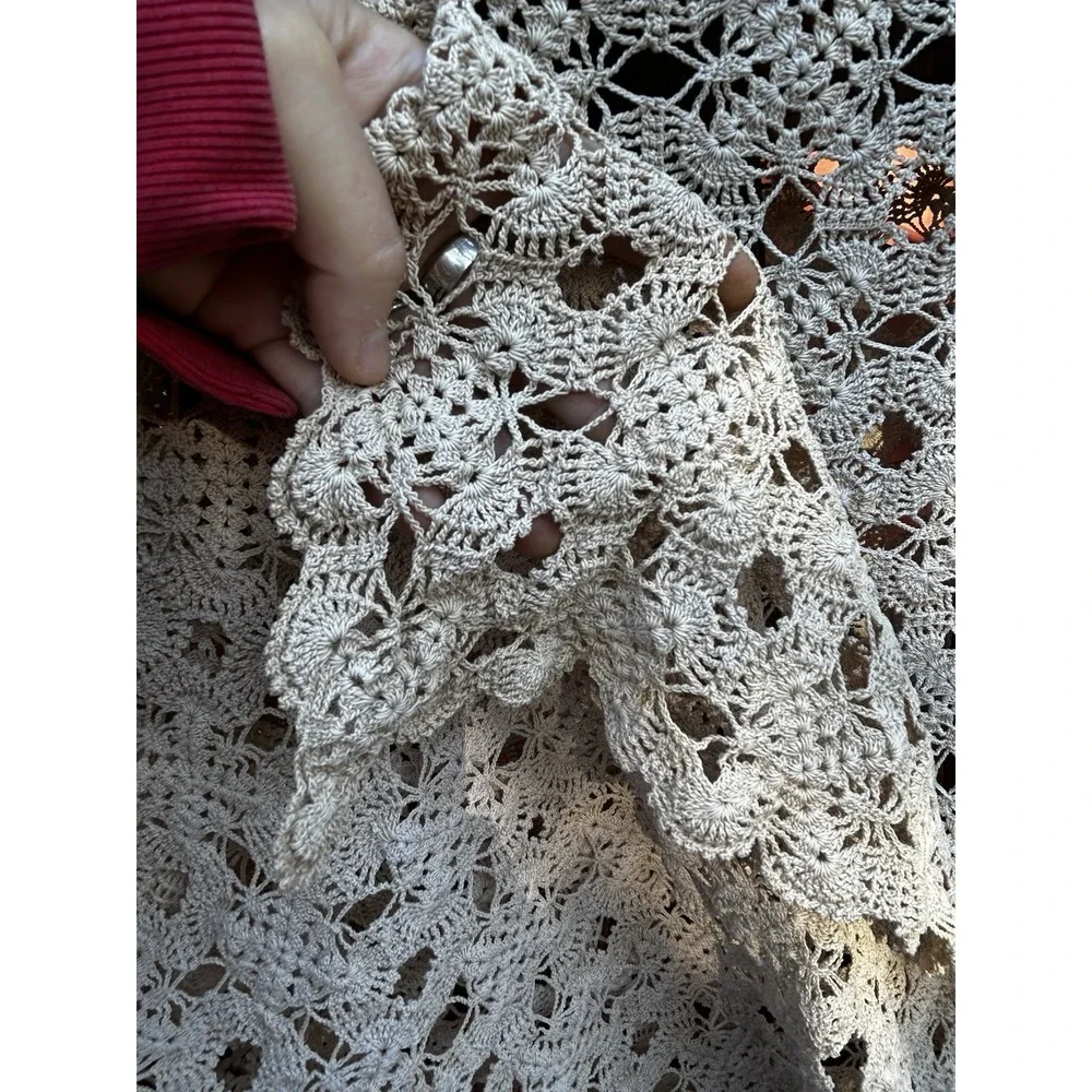Antique VTG Handmade Crochet Lace Tablecloth Ecru Ivory Scalloped Edge 62x50